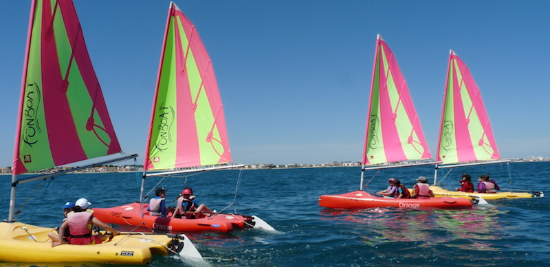 Colonies de vacances PEP 34 à Palavas : activité voile.