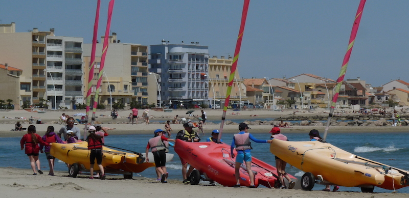 Colonies de vacances PEP 34 à Palavas : activité voile.