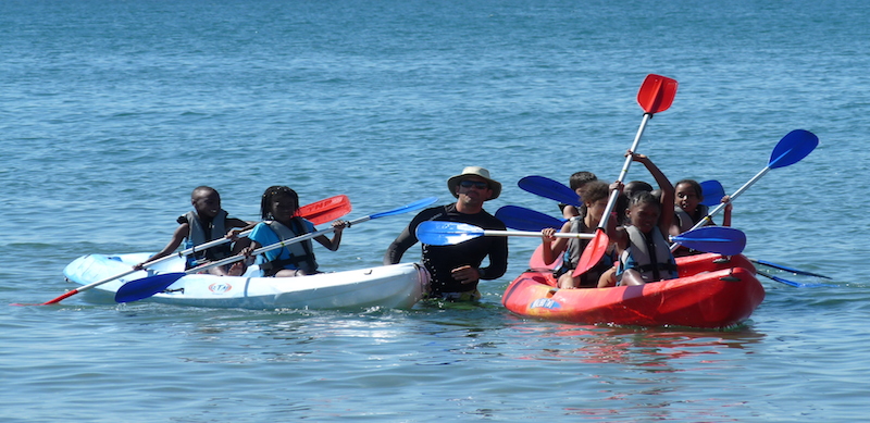 Colonies de vacances PEP 34 à Palavas : activité kayak.